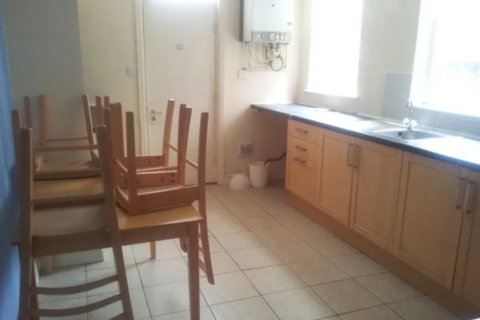 4 bedroom terraced house to rent, Great Western Street, Manchester M14