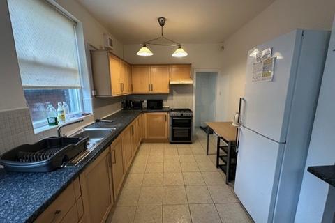 4 bedroom terraced house to rent, Great Western Street, Manchester M14