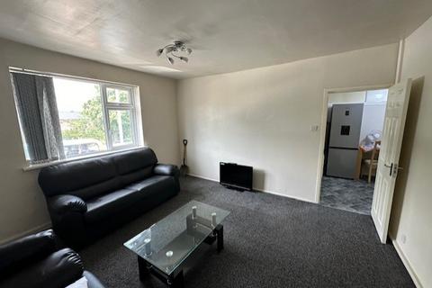 2 bedroom flat to rent, Princess Road, Manchester M14