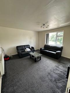 2 bedroom flat to rent, Princess Road, Manchester M14