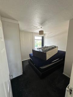 2 bedroom flat to rent, Princess Road, Manchester M14
