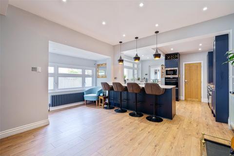 22 Coronation Road, Yateley, GU46 7TH