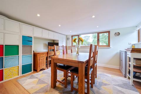 22 Coronation Road, Yateley, GU46 7TH