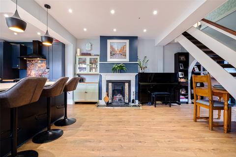 22 Coronation Road, Yateley, GU46 7TH