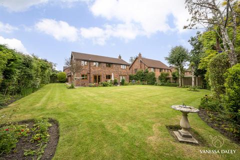 4 bedroom detached house for sale, Fernyhalgh Gardens, Preston, PR2