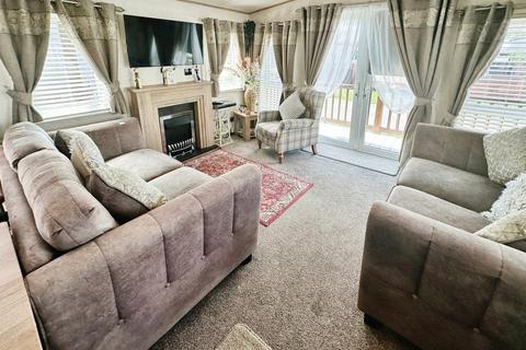 2 bedroom lodge for sale, Berrow Road, Burnham-on-Sea, TA8