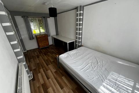 2 bedroom house share to rent, Ryefield Avenue, Uxbridge UB10