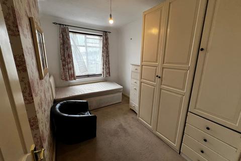 2 bedroom house share to rent, Ryefield Avenue, Uxbridge UB10