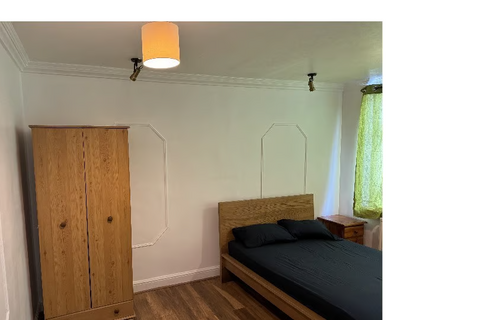 1 bedroom in a house share to rent, Hambrook Road, London SE25