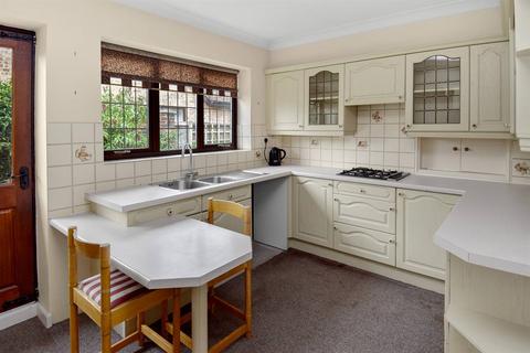 32 The Ridings, Chestfield, Whitstable, CT5 3QE
