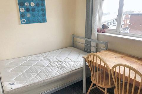 1 bedroom in a house share to rent, Uxbridge Road, Uxbridge UB10