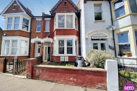 2 bedroom flat to rent, Hamlet Court Road, Westcliff On Sea