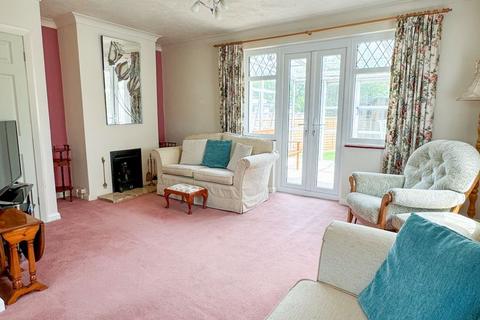 2 bedroom detached bungalow for sale, South Drive, Felpham