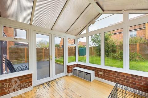 3 bedroom semi-detached house for sale, Granary Close, Freethorpe, Norwich