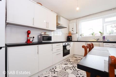 2 bedroom apartment for sale, Stickleton Close, Greenford