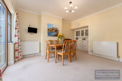 22 Mitchley Hill, South Croydon, CR2 9HA