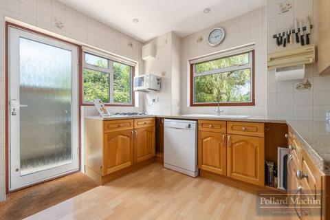 22 Mitchley Hill, South Croydon, CR2 9HA