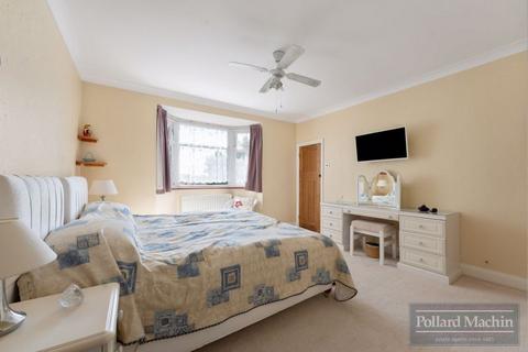 22 Mitchley Hill, South Croydon, CR2 9HA