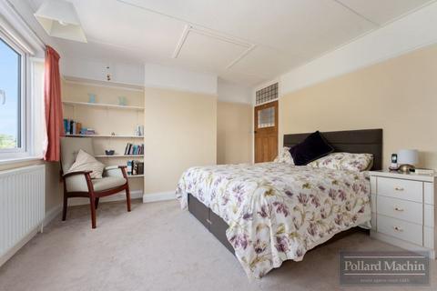 22 Mitchley Hill, South Croydon, CR2 9HA