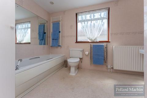 22 Mitchley Hill, South Croydon, CR2 9HA