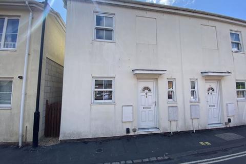 2 bedroom end of terrace house to rent, Cross Street, Newport