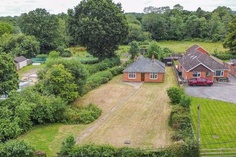 2 bedroom detached bungalow for sale, Winsor