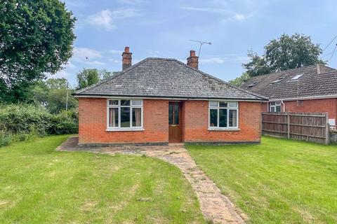 2 bedroom detached bungalow for sale, Winsor