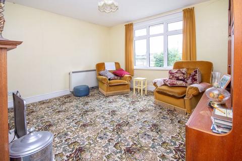 2 bedroom detached bungalow for sale, Winsor