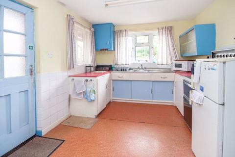 2 bedroom detached bungalow for sale, Winsor