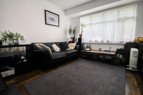 3 bedroom terraced house to rent, The Fairway, Northolt