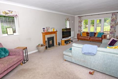 Oakways Kings Road, Chalfont St Giles, HP8 4HN