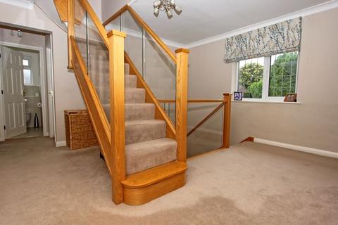 Oakways Kings Road, Chalfont St Giles, HP8 4HN