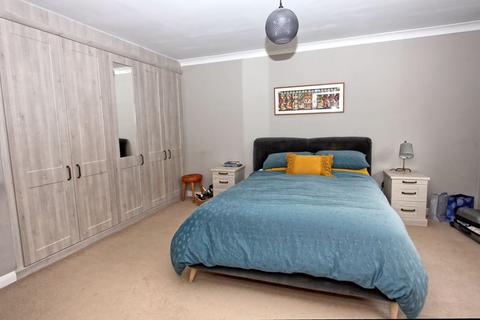 Oakways Kings Road, Chalfont St Giles, HP8 4HN