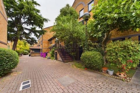 27 Whiteadder Way, London, E14 9UR