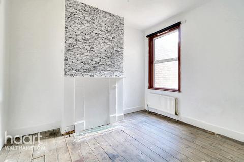25 Poplars Road, London, E17 9AT