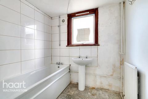 25 Poplars Road, London, E17 9AT