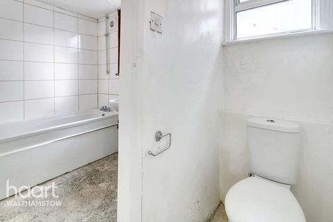 25 Poplars Road, London, E17 9AT
