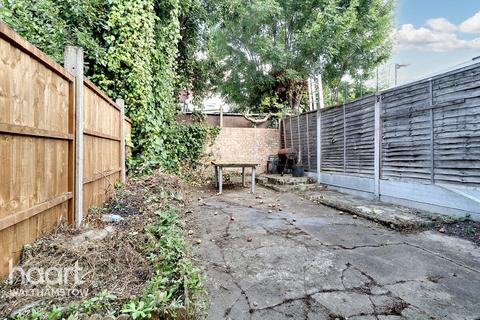 25 Poplars Road, London, E17 9AT