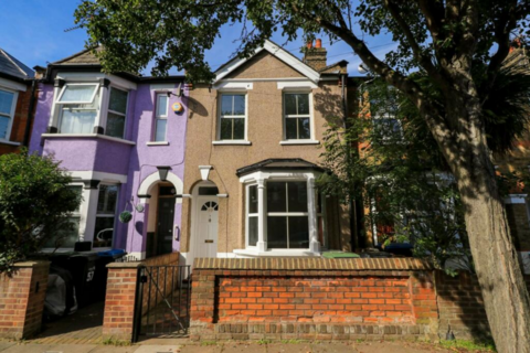 3 bedroom terraced house to rent, Clive Road, Enfield, EN1