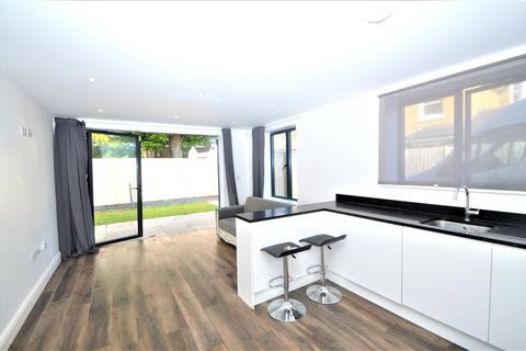 3 bedroom apartment to rent, Nottingham Road, South Croydon, CR2