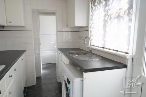 2 bedroom house for sale, Mead Road, Gravesend