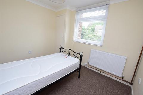 2 bedroom flat to rent, Wakeley Road, Rainham, Gillingham