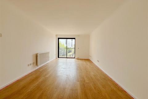 Flat 10, The Anchorage Belvedere Road, Burnham-on-crouch, CM0 8AJ