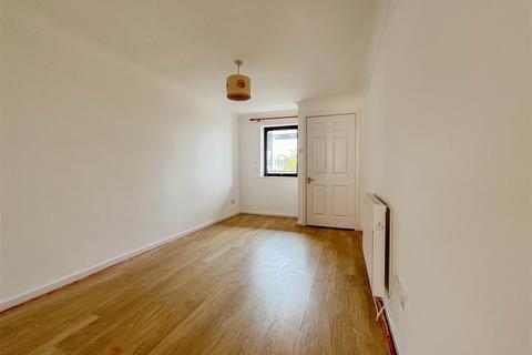 Flat 10, The Anchorage Belvedere Road, Burnham-on-crouch, CM0 8AJ