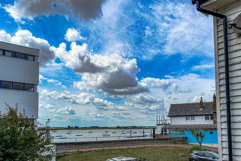 Flat 10, The Anchorage Belvedere Road, Burnham-on-crouch, CM0 8AJ