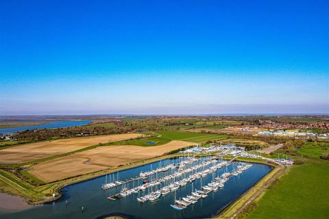 Flat 10, The Anchorage Belvedere Road, Burnham-on-crouch, CM0 8AJ