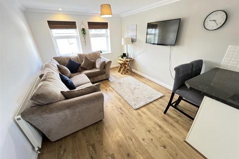 2 bedroom apartment for sale, Pye Road, Heswall, Wirral