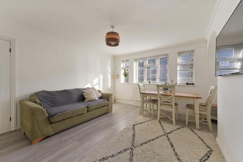 43 Avon Close, Worcester Park, KT4 7AQ