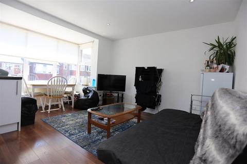 3 bedroom maisonette to rent, Dawson Terrace, Brighton, East Sussex