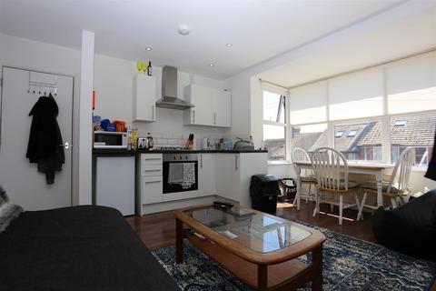 3 bedroom maisonette to rent, Dawson Terrace, Brighton, East Sussex